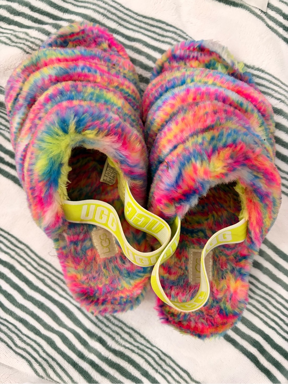 🌈✨ UGG Fluff Yeah Pixelate Neon Rainbow Slides ✨🌈